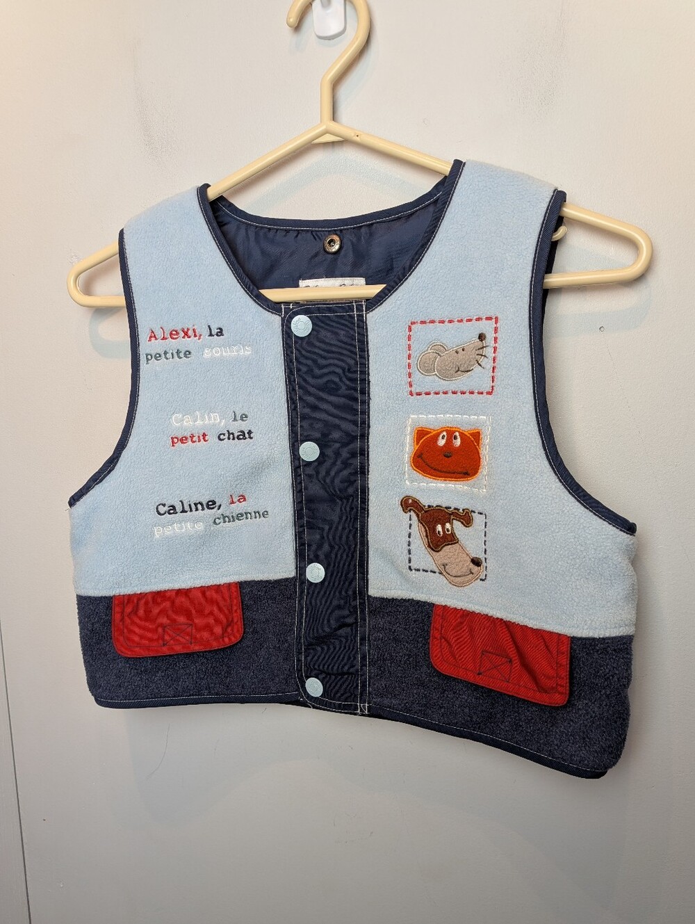 VINTAGE 90' 00' Kid Sleeveless Sweater Size 3 Buttons Closure Unisex